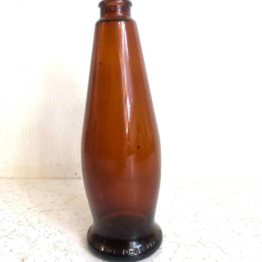 6593 Mid Century Michelob Brown Amber Beer Bottle Lava Lamp Shape